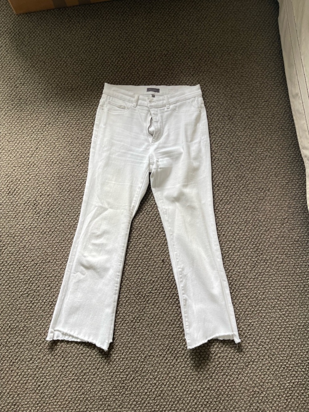 DL1961 White Cropped Boot Jeans